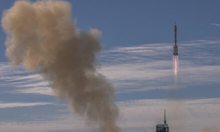 Estados Unidos felicita a China por lanzamiento al espacio de nave tripulada