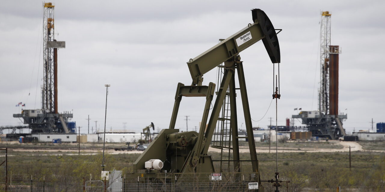 El petróleo de Texas cierra con un alza del 0,8 %, hasta los 71,64 dólares el barril