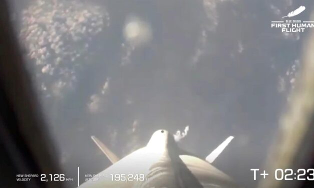 Bezos alcanza el espacio en un cohete de su compañía Blue Origin