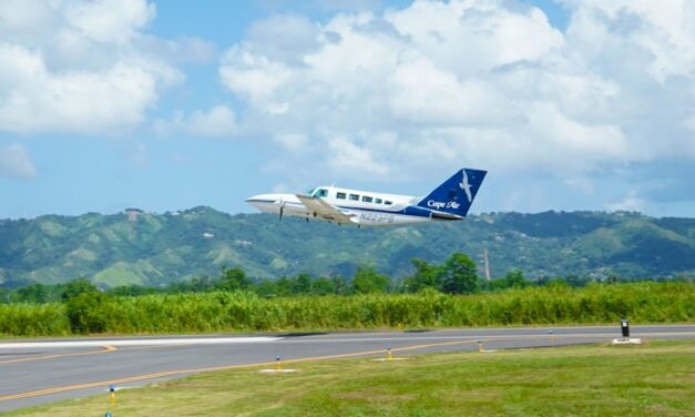 Gobernador inaugura pista de aterrizaje en aeropuerto de Mayagüez