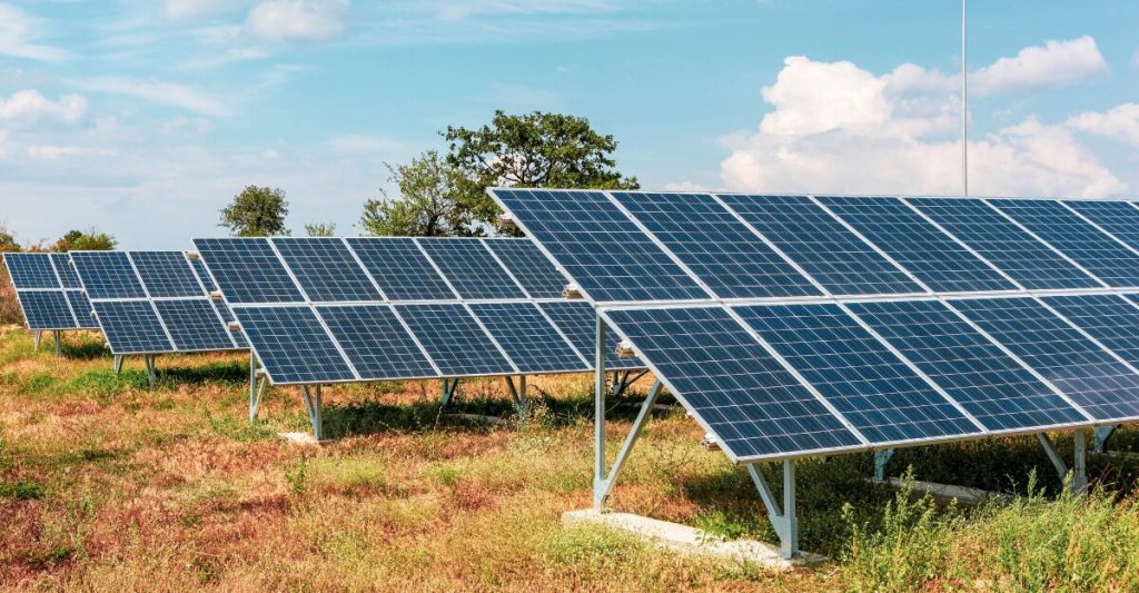 Colegio Peritos Electricistas apoya a presos construir paneles fotovoltaicos