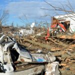 Prosigue búsqueda del más de centenar de desaparecidos por tornados en EEUU