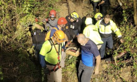 Rescatan cuerpo de hombre que cayó por risco en Cerro Las Tetas de Cayey