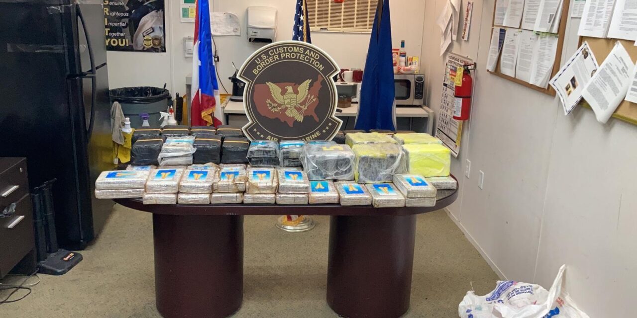 Federales interceptan bote con 131 kilos de cocaína intentando llegar a Cabo Rojo
