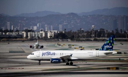 Spirit decidirá antes de julio sobre la venta a JetBlue o fusión con Frontier