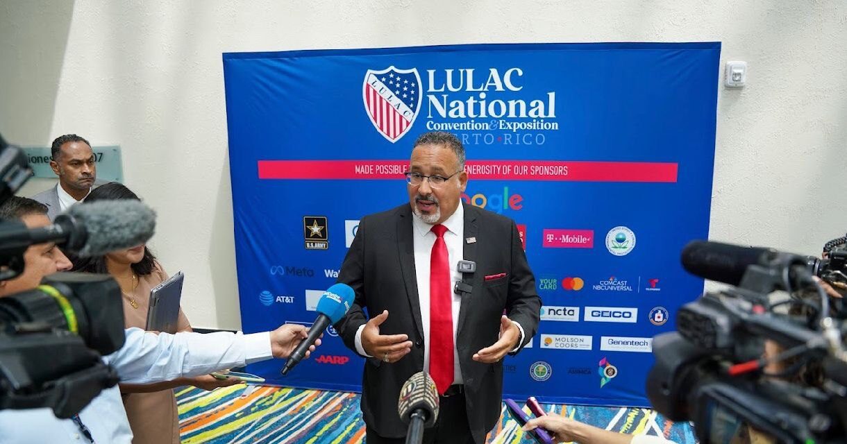 Inconforme secretario de Educación federal con salarios de maestros en Puerto Rico