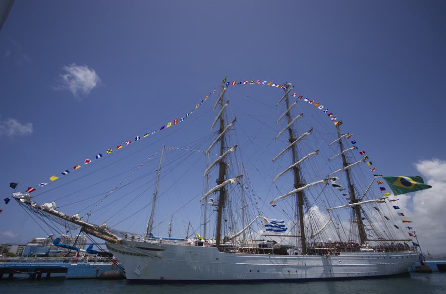 San Juan conmemora sus 500 años con una regata y la visita de busques escuela