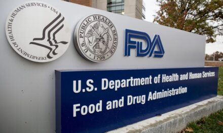 La FDA autoriza las vacunas bivalentes contra el COVID-19 de Moderna y Pfizer-BioNTech para su uso como dosis de refuerzo