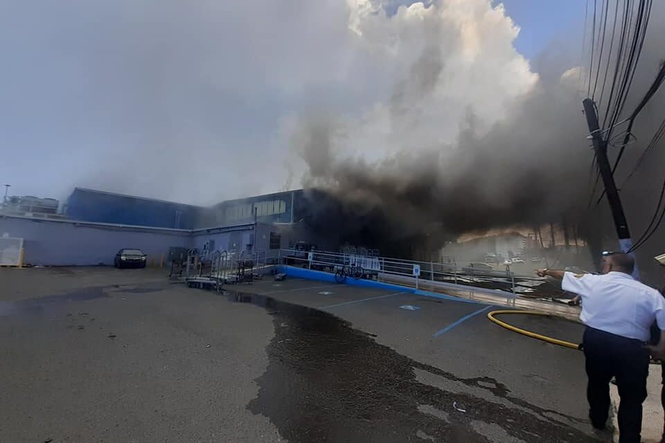 Incendio en supermercado de Cataño