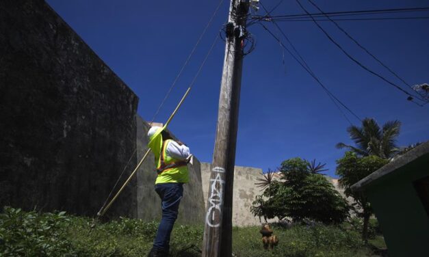 Puerto Rico dice que restablecerá servicio eléctrico de aquí al sábado