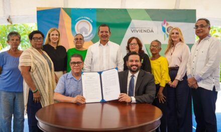 Gobernador anuncia firma de Acuerdo millonario con comunidades del Caño Martín Peña